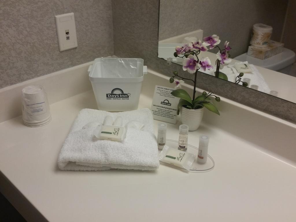 Queen Room with Two Queen Beds - Disability Access/Non-Smoking,1277348545:JPEG