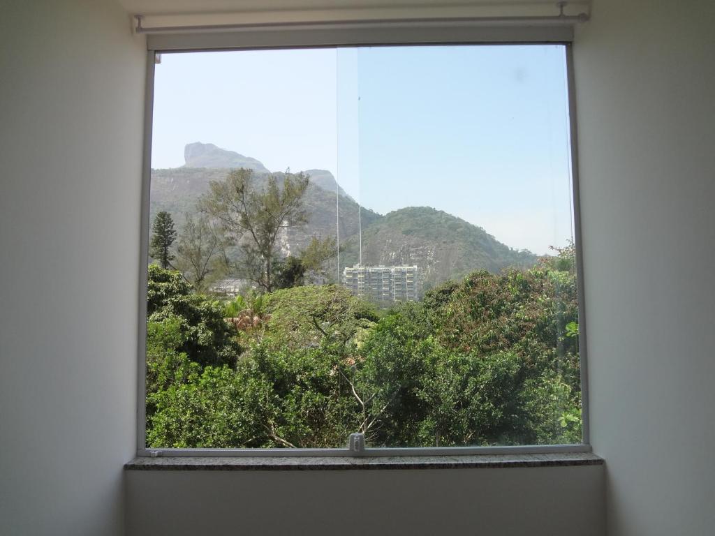Suite Balcony Couple,239456285:JPEG