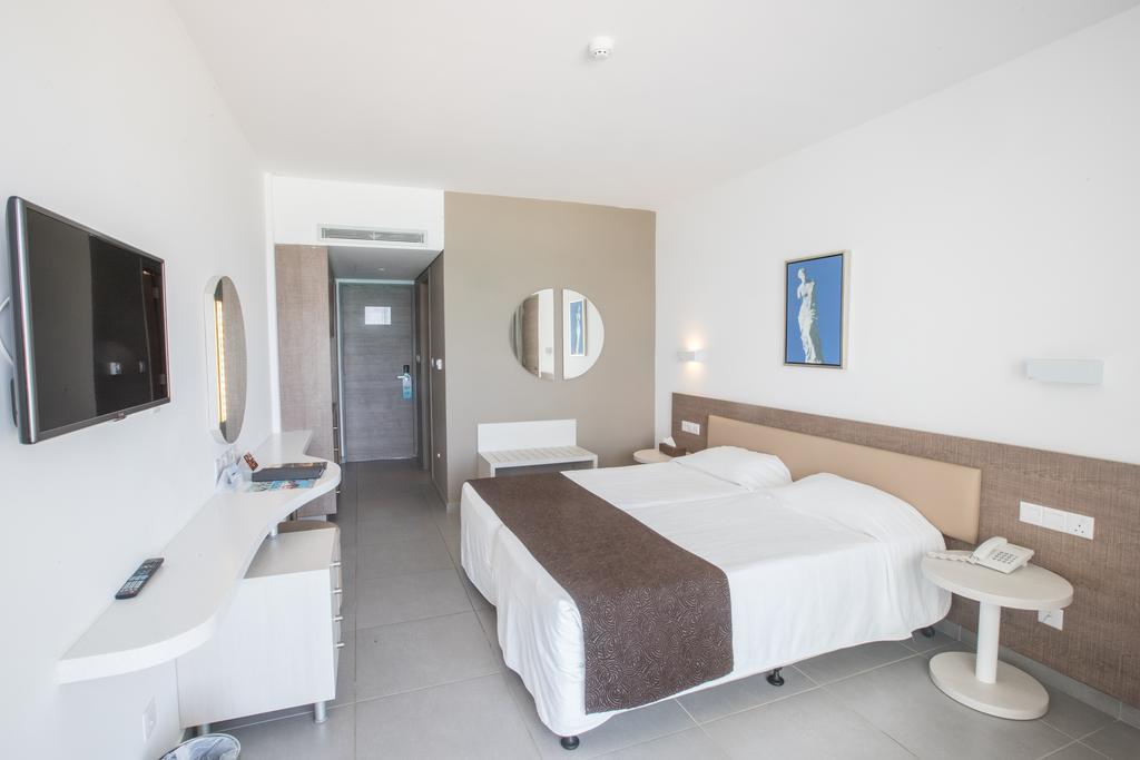 Double or Twin Room with City View