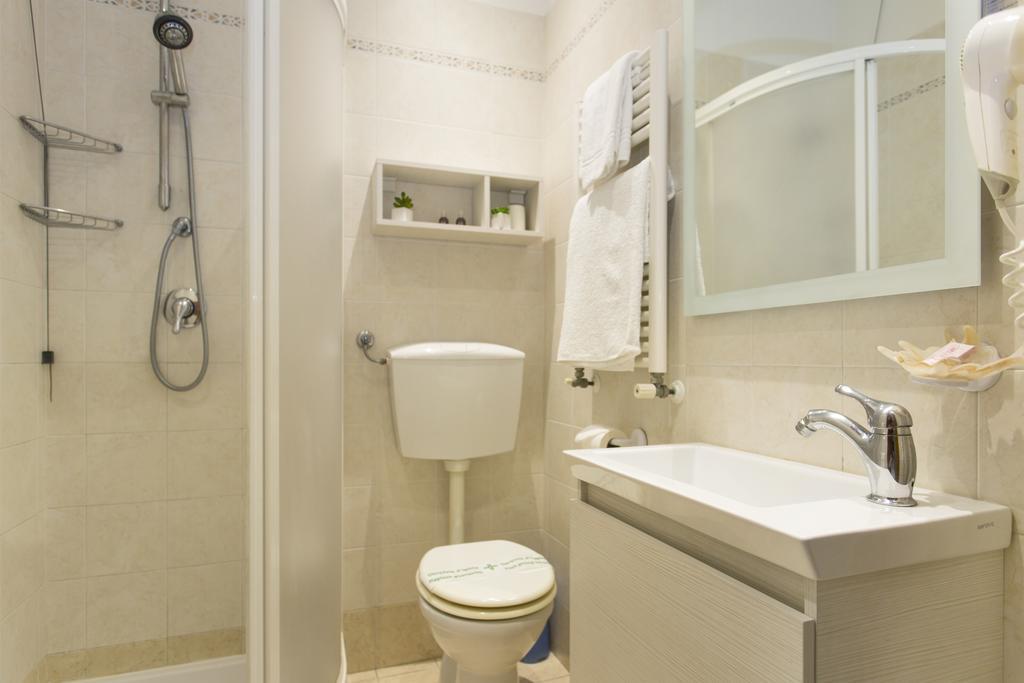 Small Double Room,983574214:JPEG