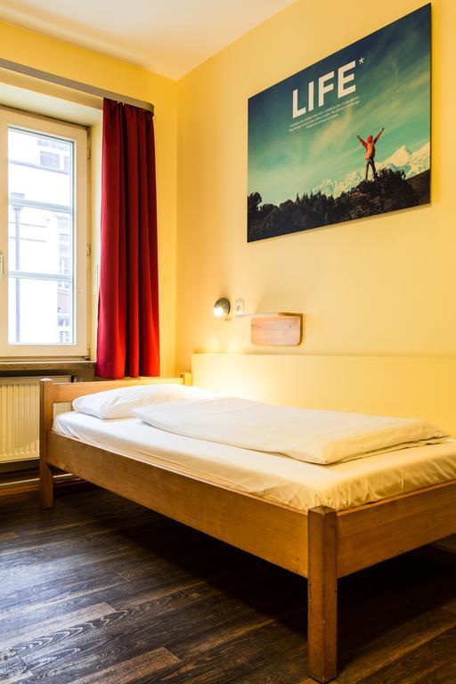 Chambre Lits Jumeaux avec Salle de Bains Commune