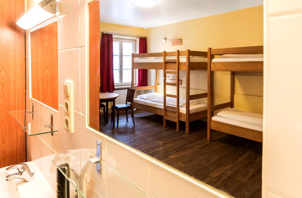 Chambre Quadruple avec Salle de Bains Commune