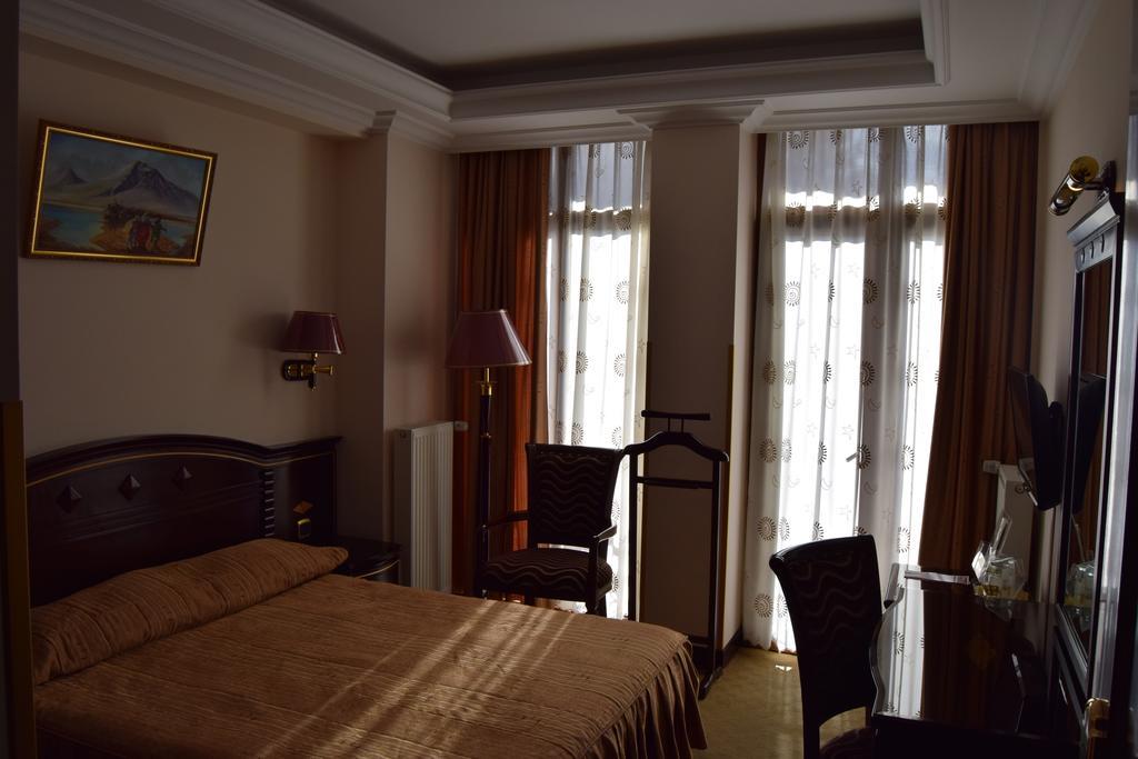 Two-Bedroom Family Suite,378243478:JPEG