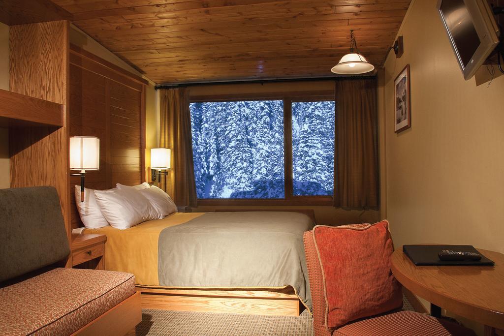 Habitación Deluxe con cama grande y vistas a la cascada