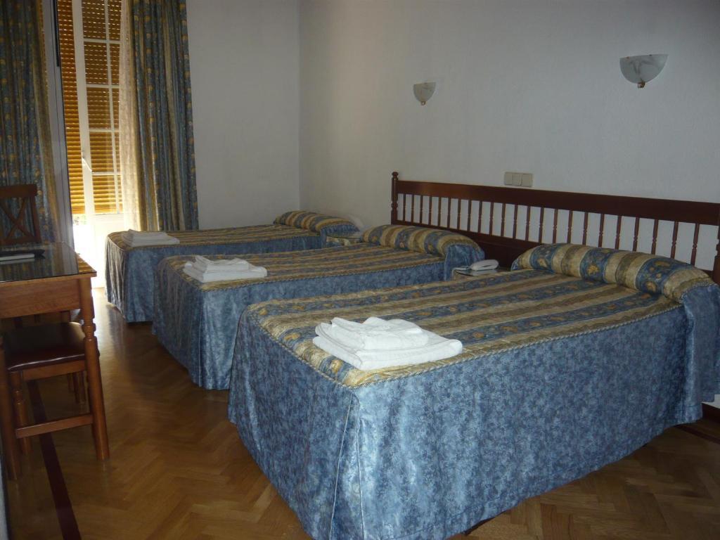 Twin Room with Extra Bed,917478712:JPEG