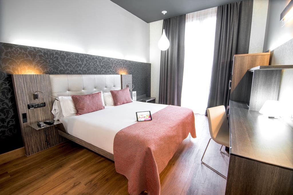 Quarto com Cama de Casal ou 2 de Solteiro (1 a 2 Adultos)