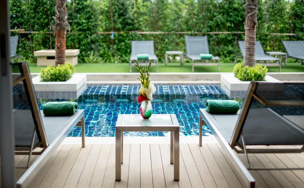 Deluxe Room With Pool Access