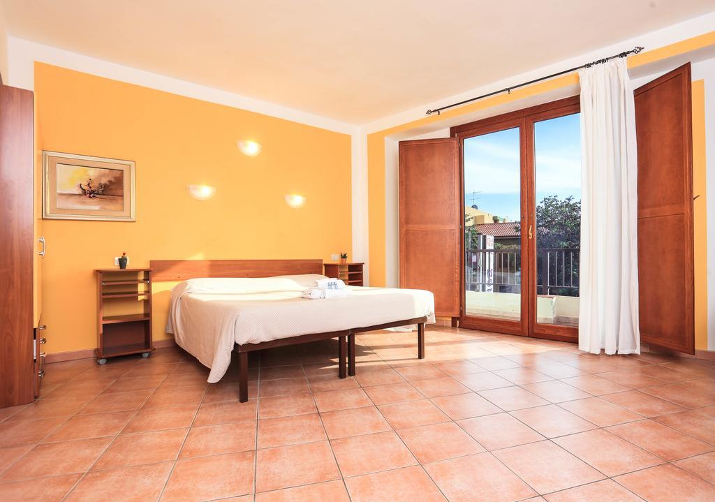 Camera Tripla Classic con Vista Mare Parziale