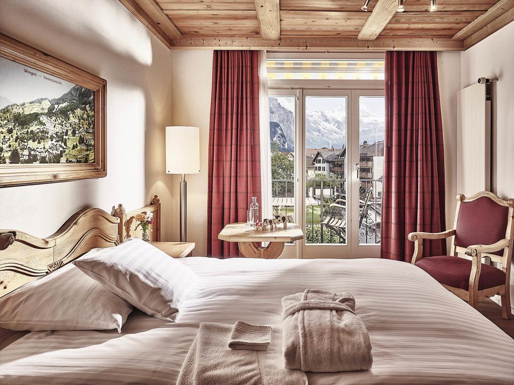 Deluxe Single Room Queensize Bed Mountain View