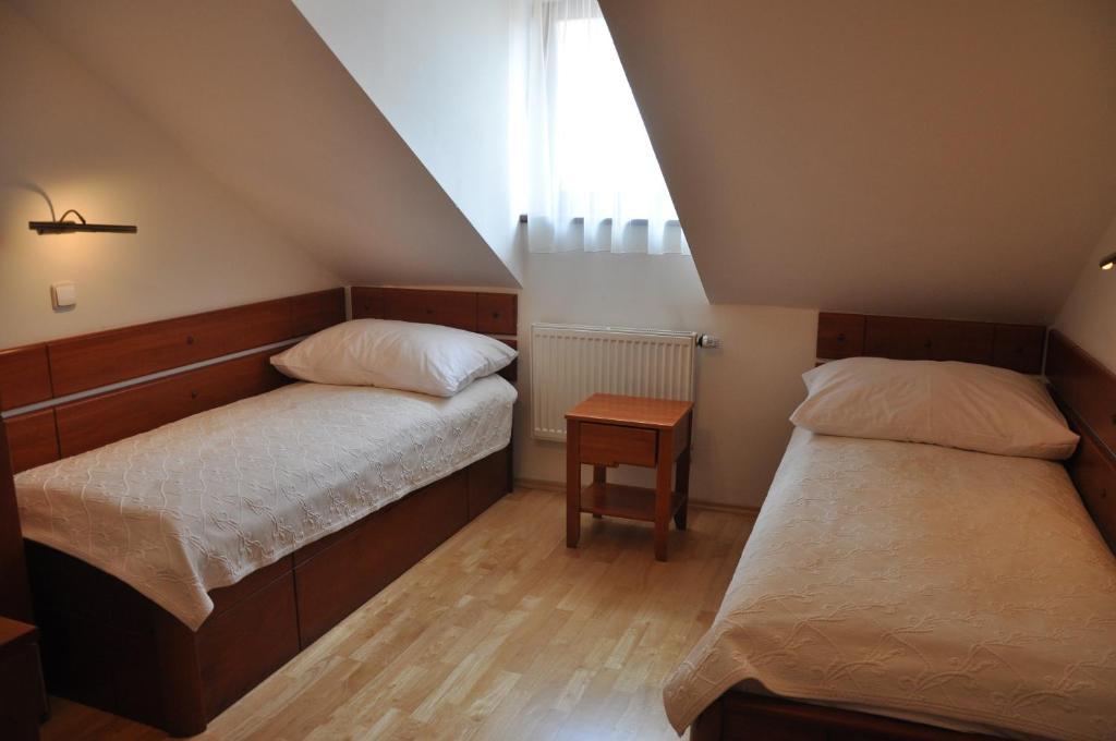 Habitación con 2 camas individuales - Ático