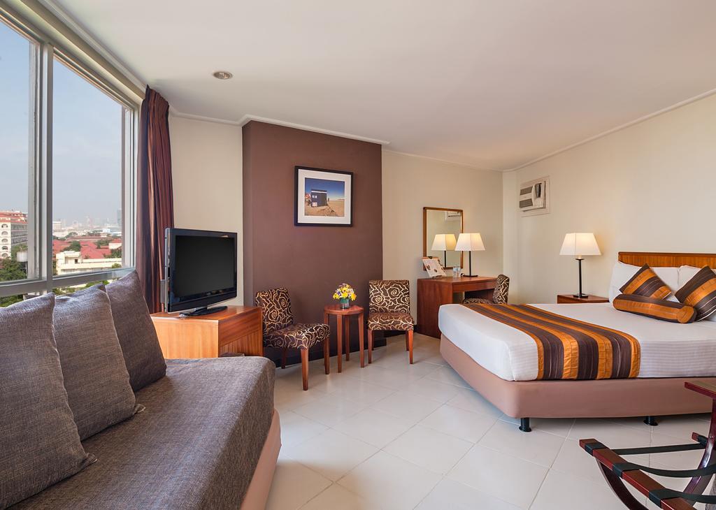 Deluxe Family Room