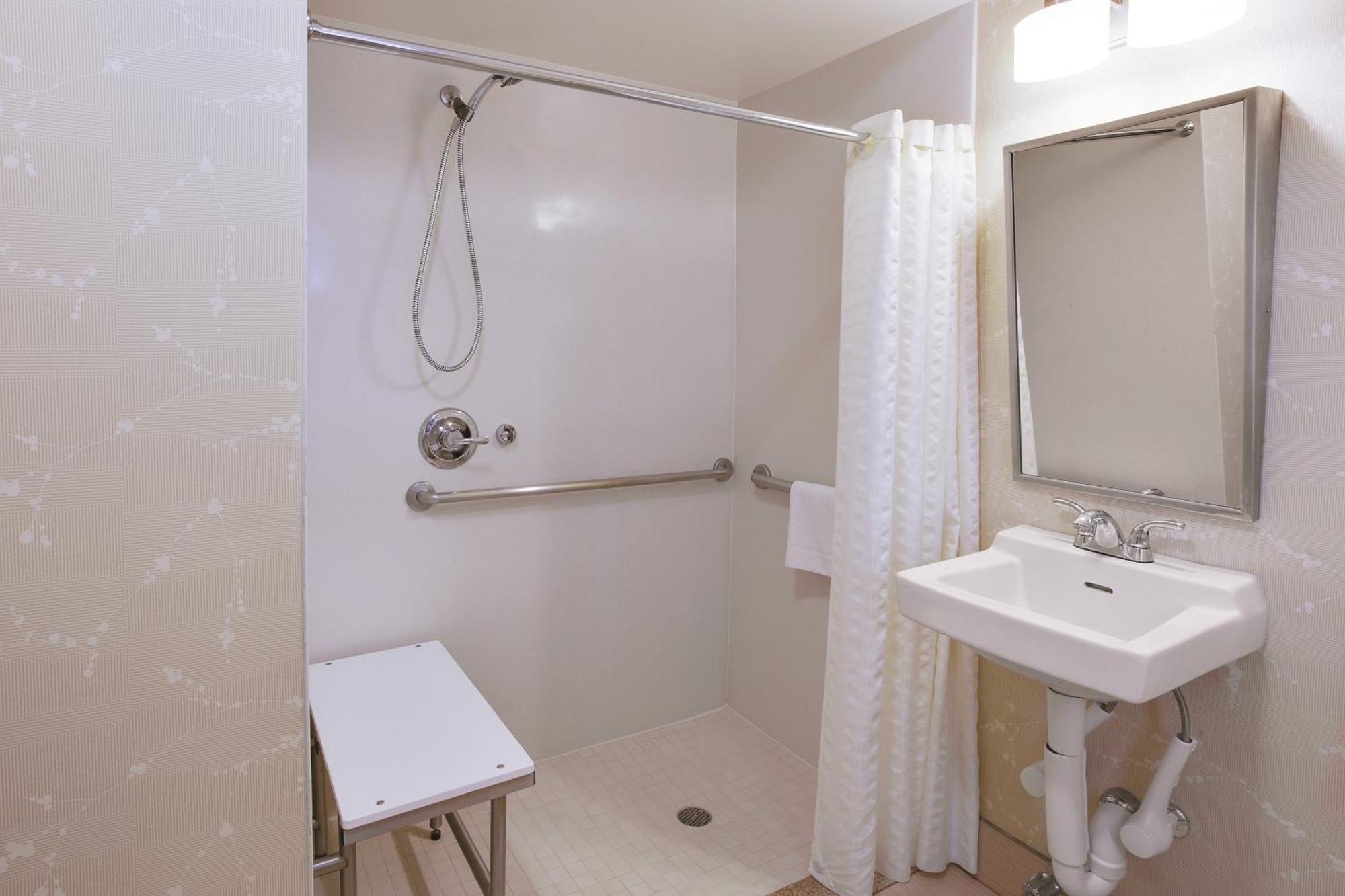 Quarto com Cama King-size - Acessível para Hóspedes com Mobilidade Reduzida