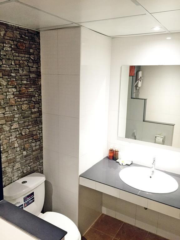 Deluxe Corner Room with Balcony