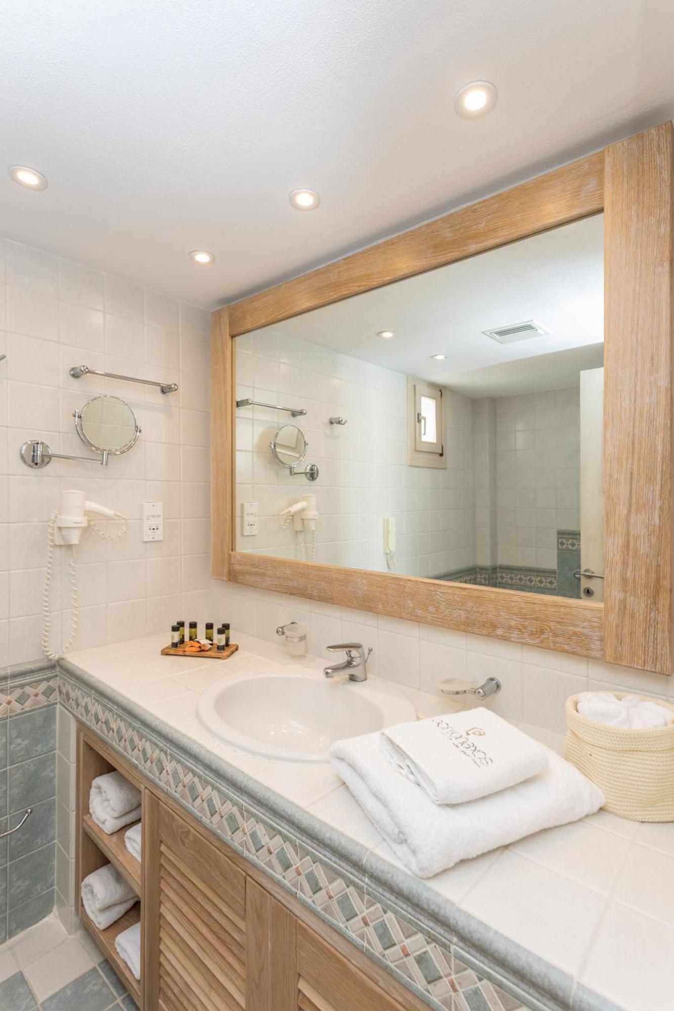 Superior Single Room with Garden View,707058685:JPEG