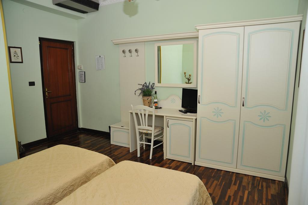 Camera Matrimoniale/Doppia con Letti Singoli con Bagno Privato