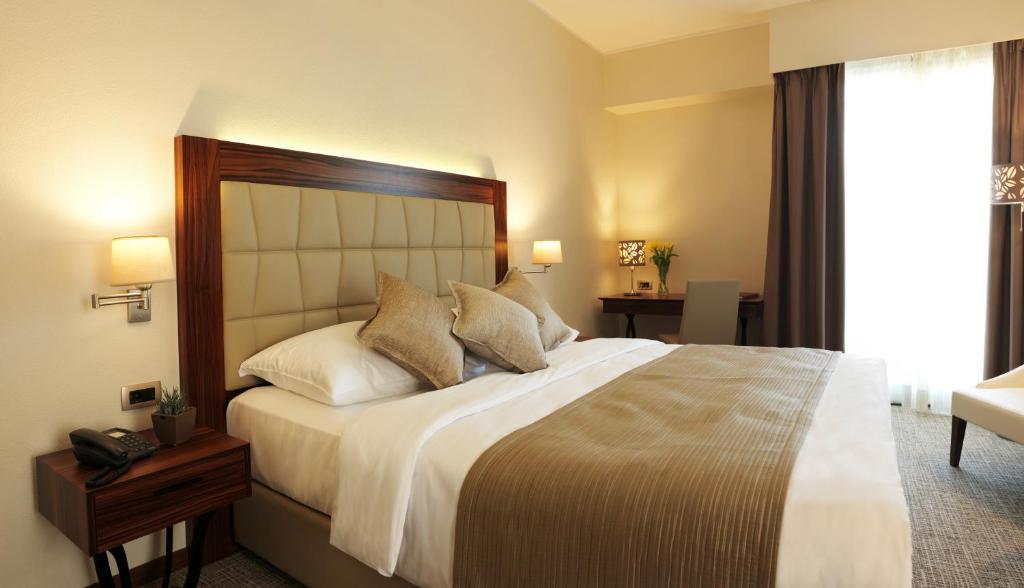 Executive Suite with Balcony and Side Sea View,127762038:JPEG