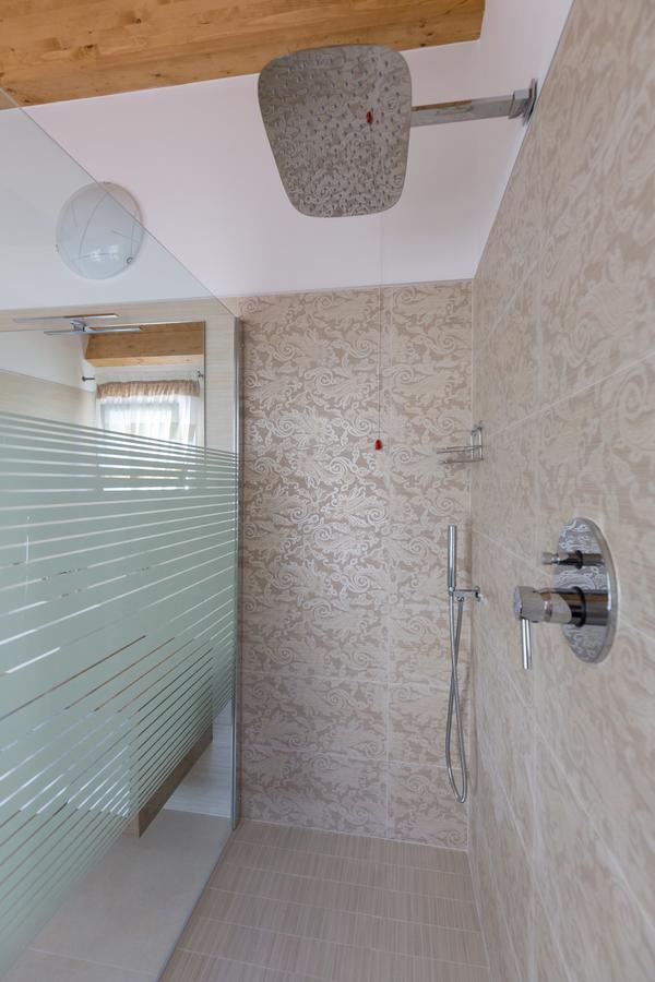 Family Room with Balcony,587905305:JPEG