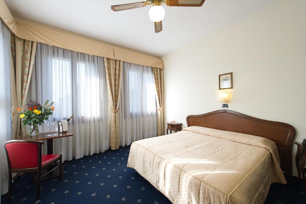 Quarto Standard com Cama de Casal ou 2 de Solteiro