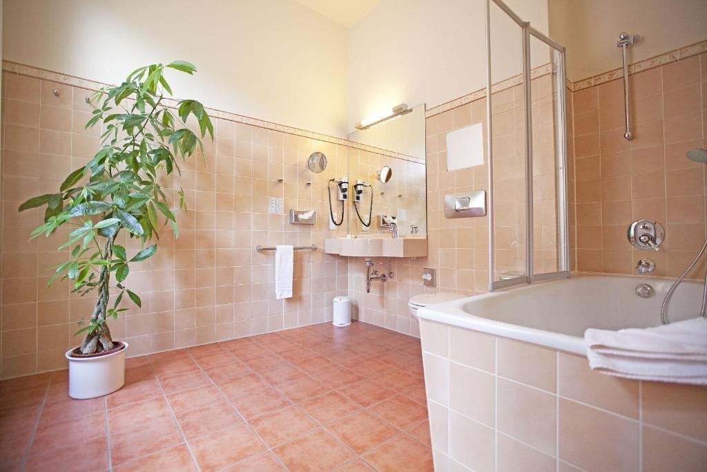 Business Single Room,689407227:JPEG