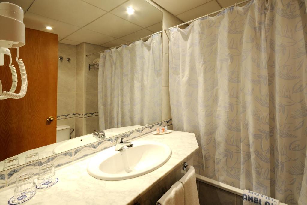 Double or Twin Room Partial Sea View,61988905:JPEG