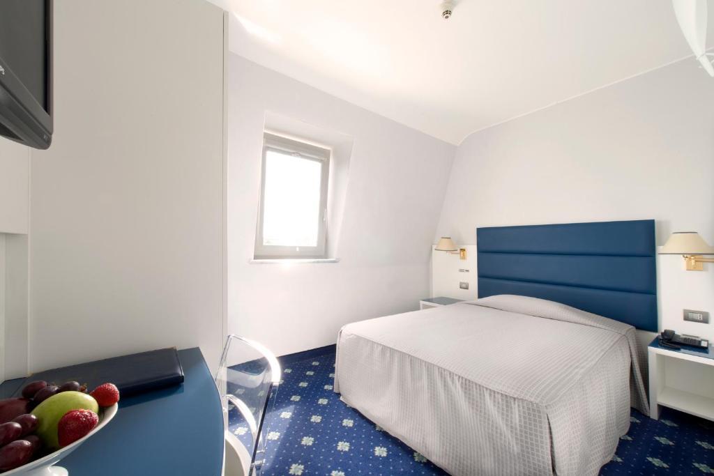 Single Room,63083593:JPEG