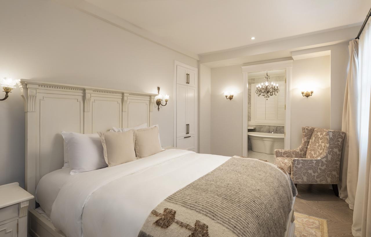 Chambre Lit Queen-Size dans Penthouse 1 / Bâtiment B / Sans Kitchenette / Animaux Non Autorisés