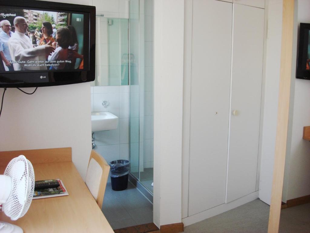 Single Room,537837009:JPEG