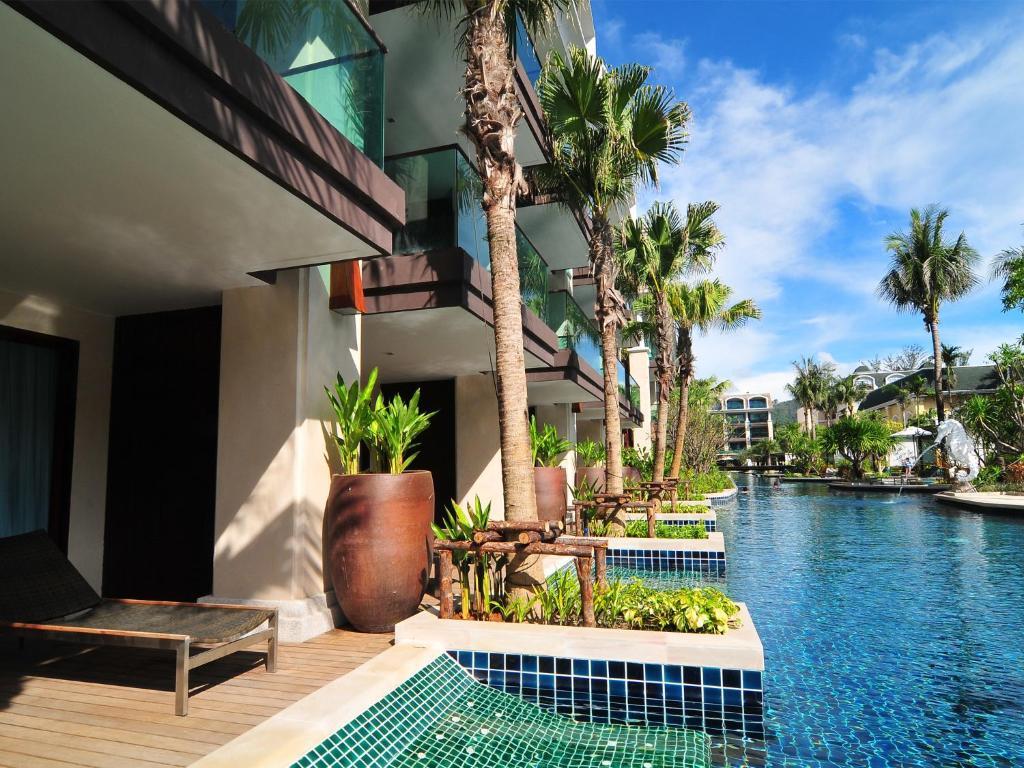 Sunset Deluxe Pool Access