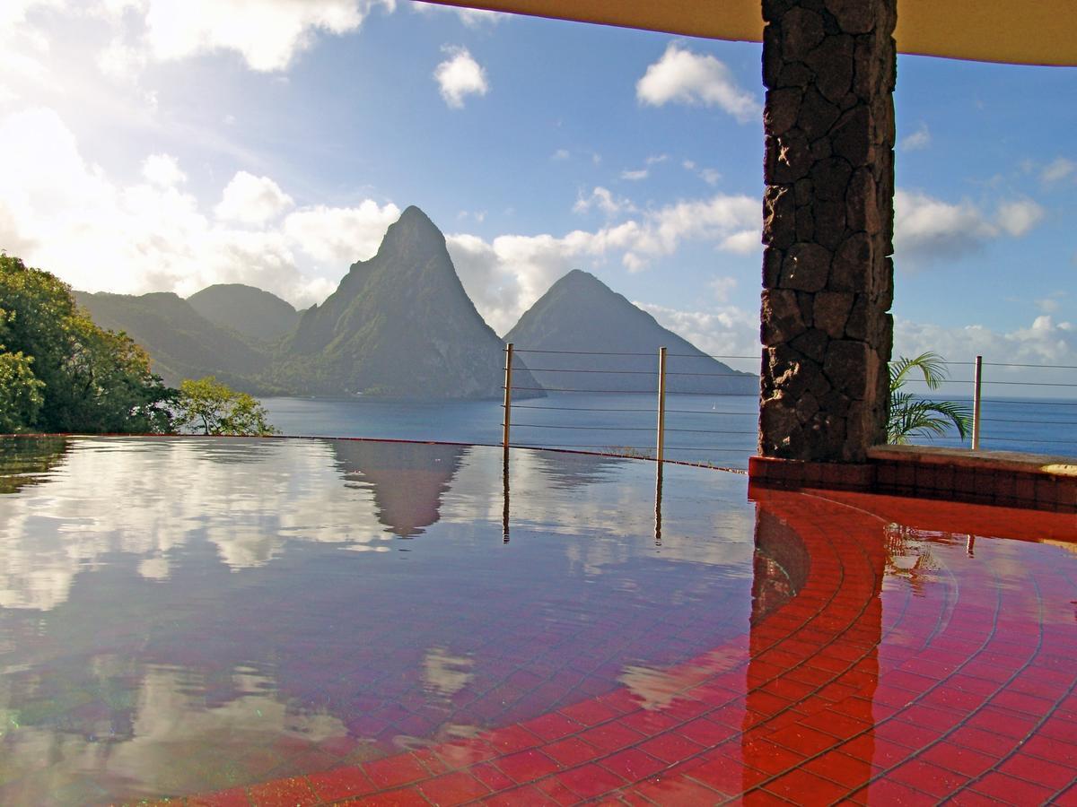 Camera Sanctuary Pool Infinity Sun