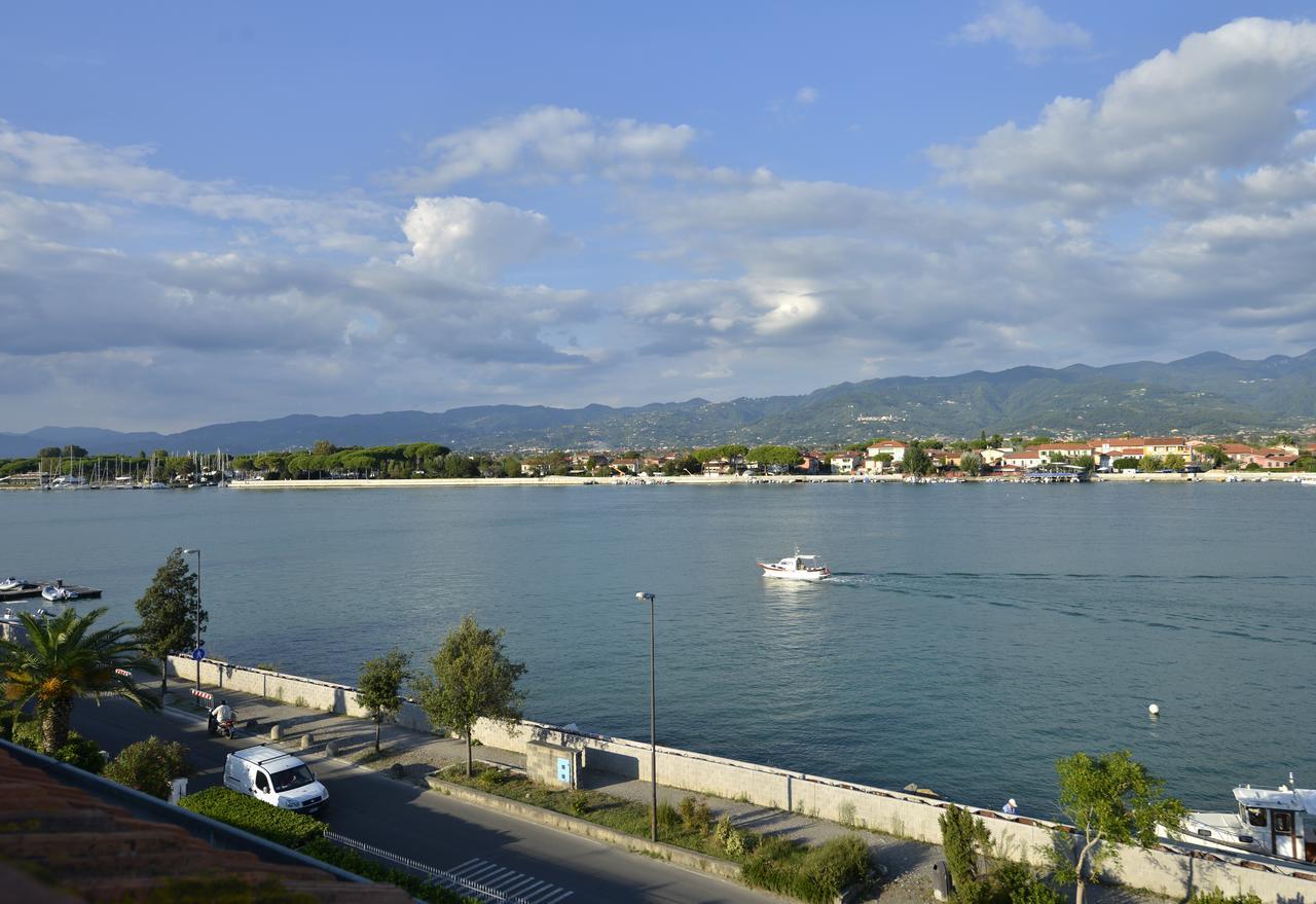 Camera Matrimoniale con Balcone e Vista Mare