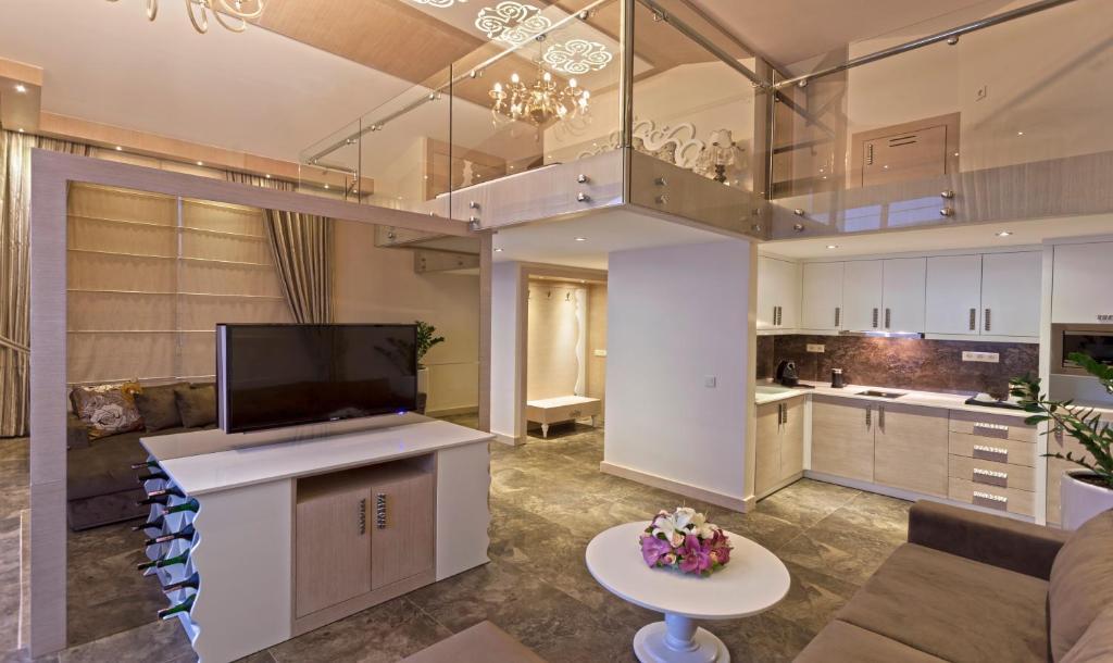 Habitación con cama extragrande.