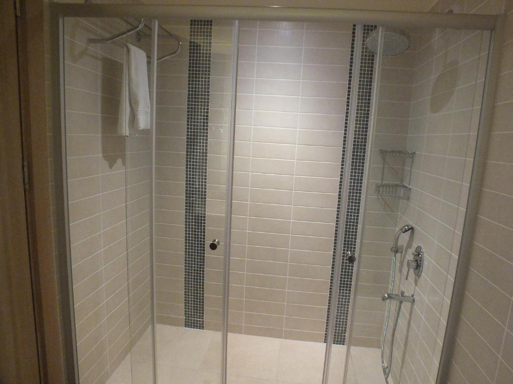 Standard Double or Twin Room,562893921:JPEG