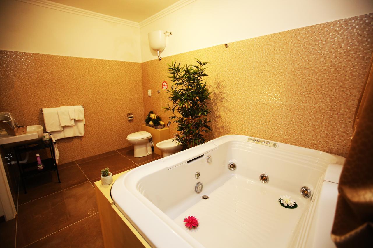 Queen Suite Spa Bath