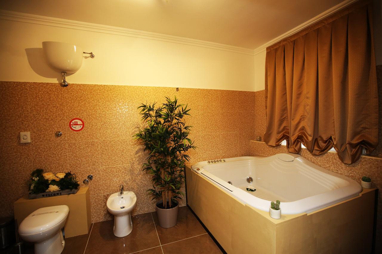 Queen Suite Spa Bath