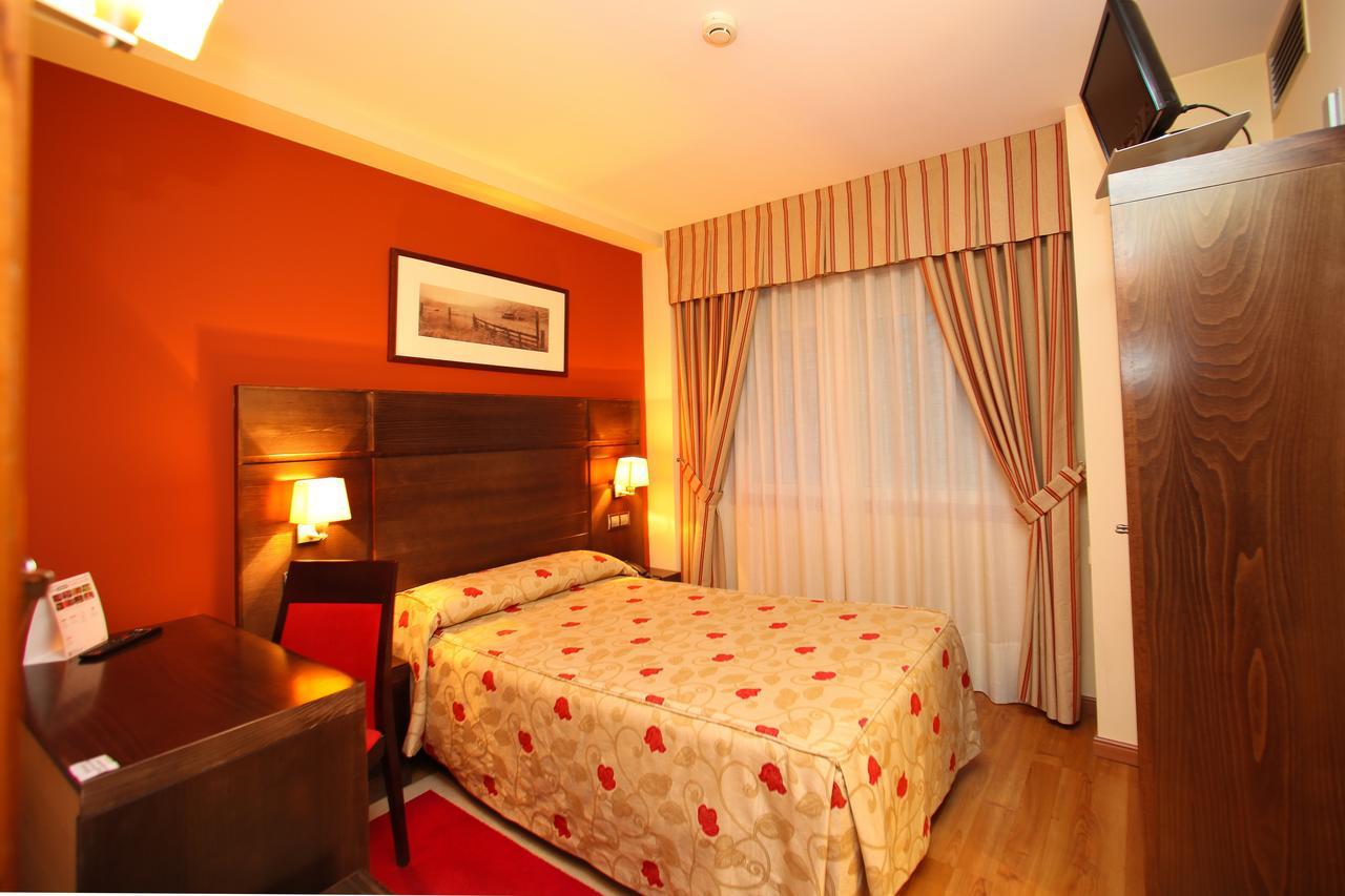 Single Room with Private Bathroom,1040282251:JPEG