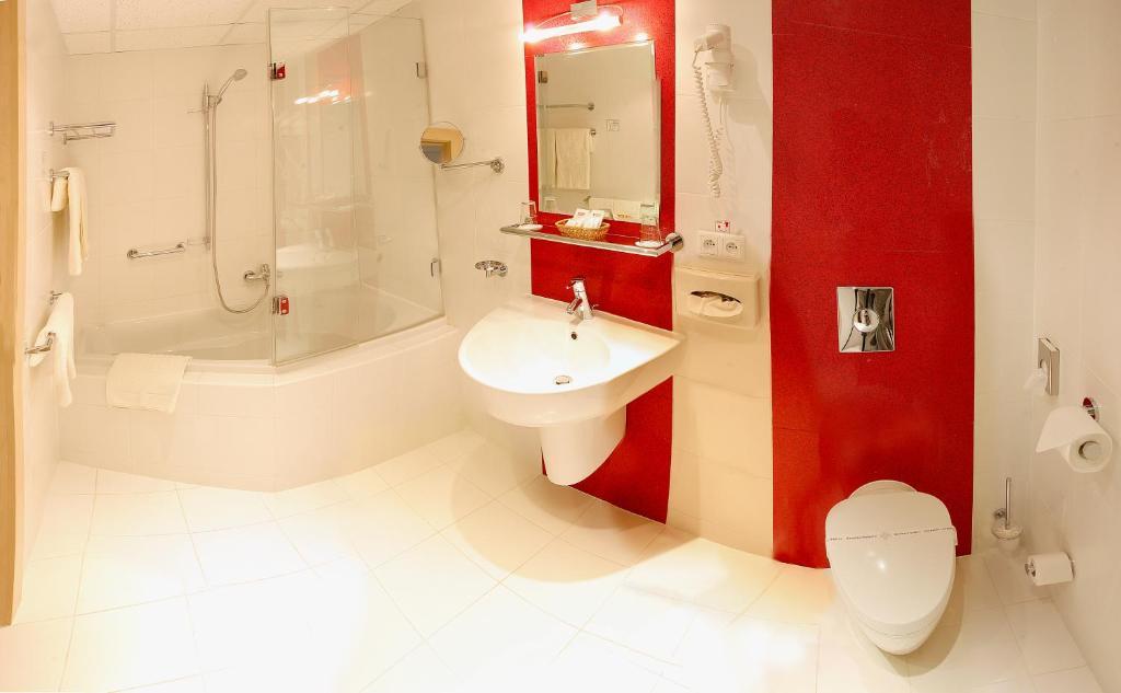 Double Room,690830763:JPEG