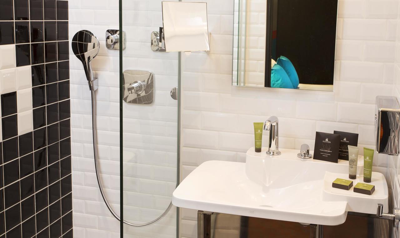 Quarto Clássico com 2 Camas de Solteiro