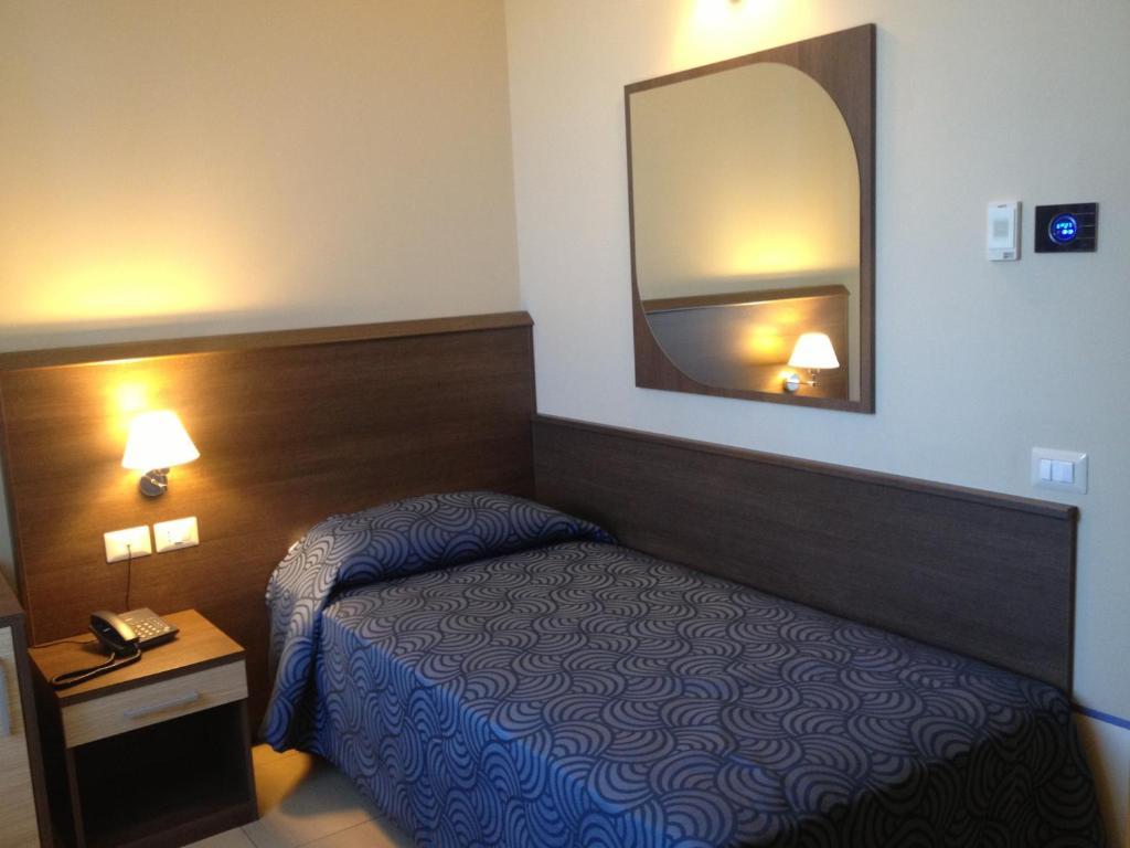 Standard Single Room with Balcony,69204998:JPEG