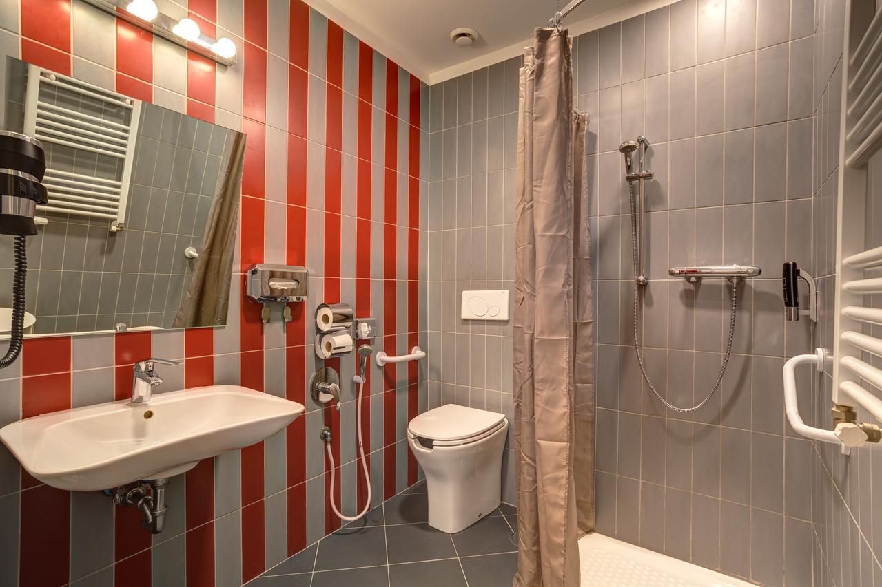 Bed in een Gemengde Slaapzaal met 6 Bedden