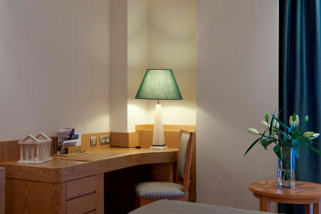 Classic Double or Twin Room with City View,1272728098:JPEG