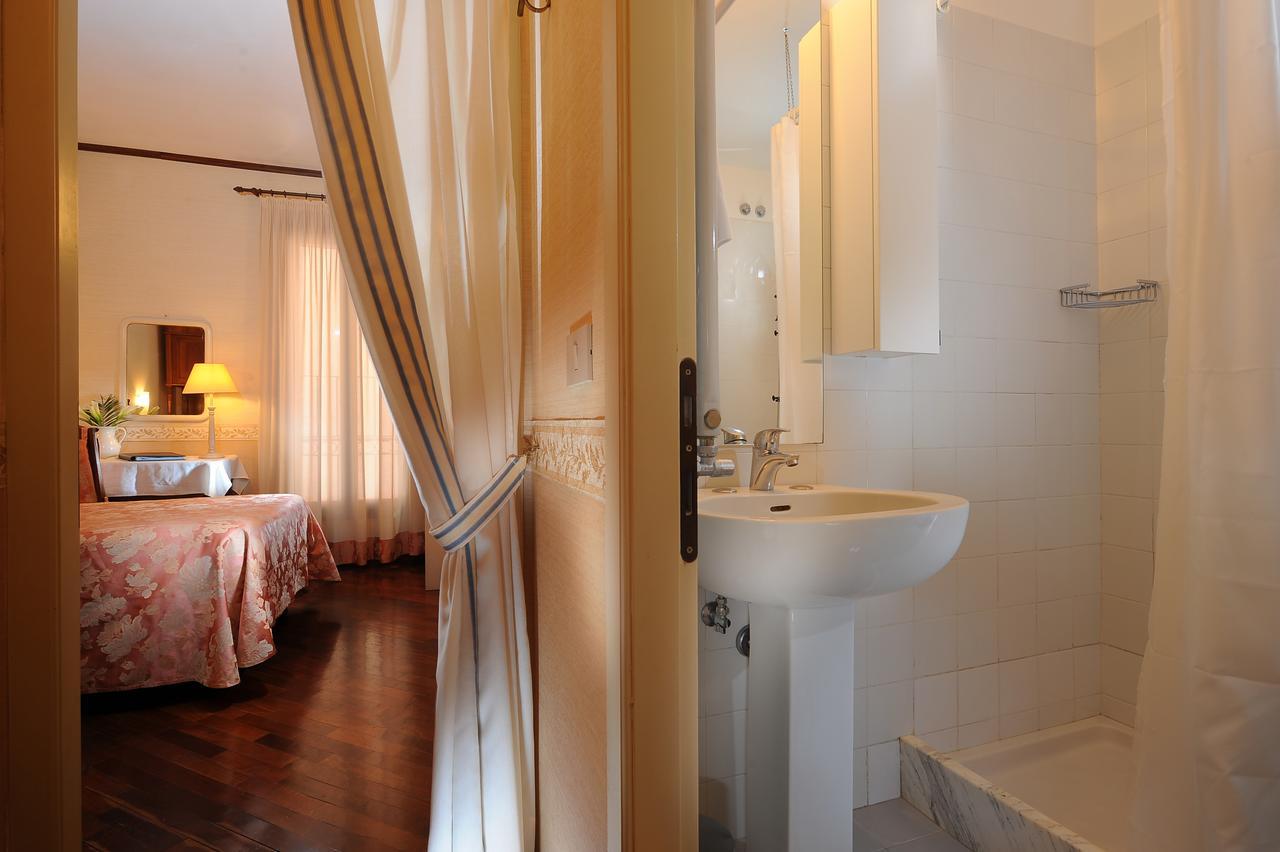 Single Room Private External Bathroom