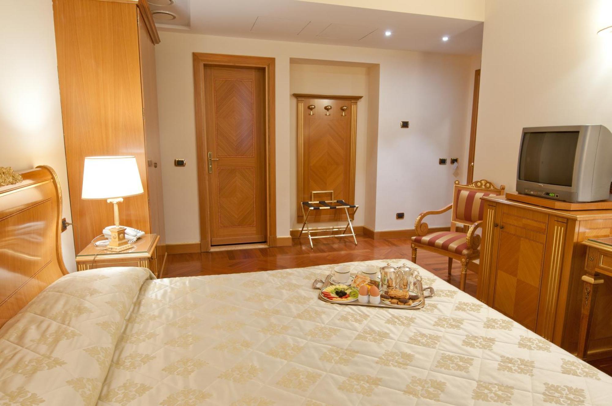 Double Room,1274459950:JPEG