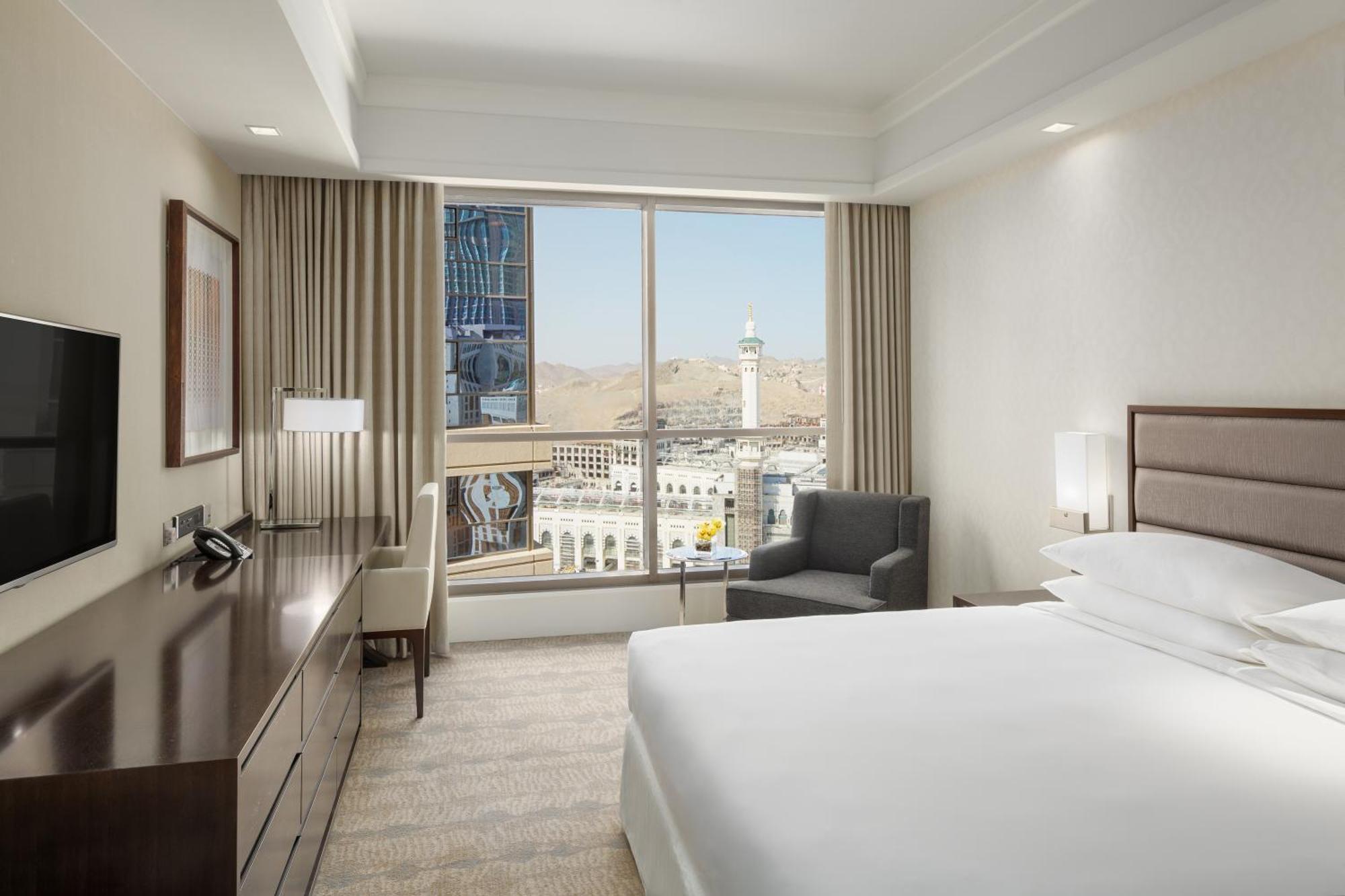 Chambre Lit King-Size avec Vue Partielle