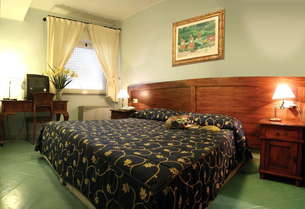 Single Room,76298711:JPEG
