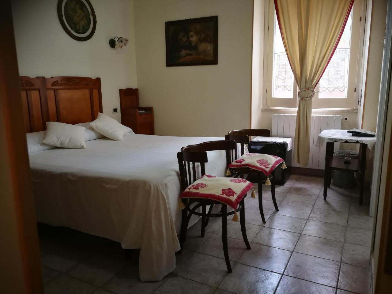 Double or Twin Room Private Bathroom