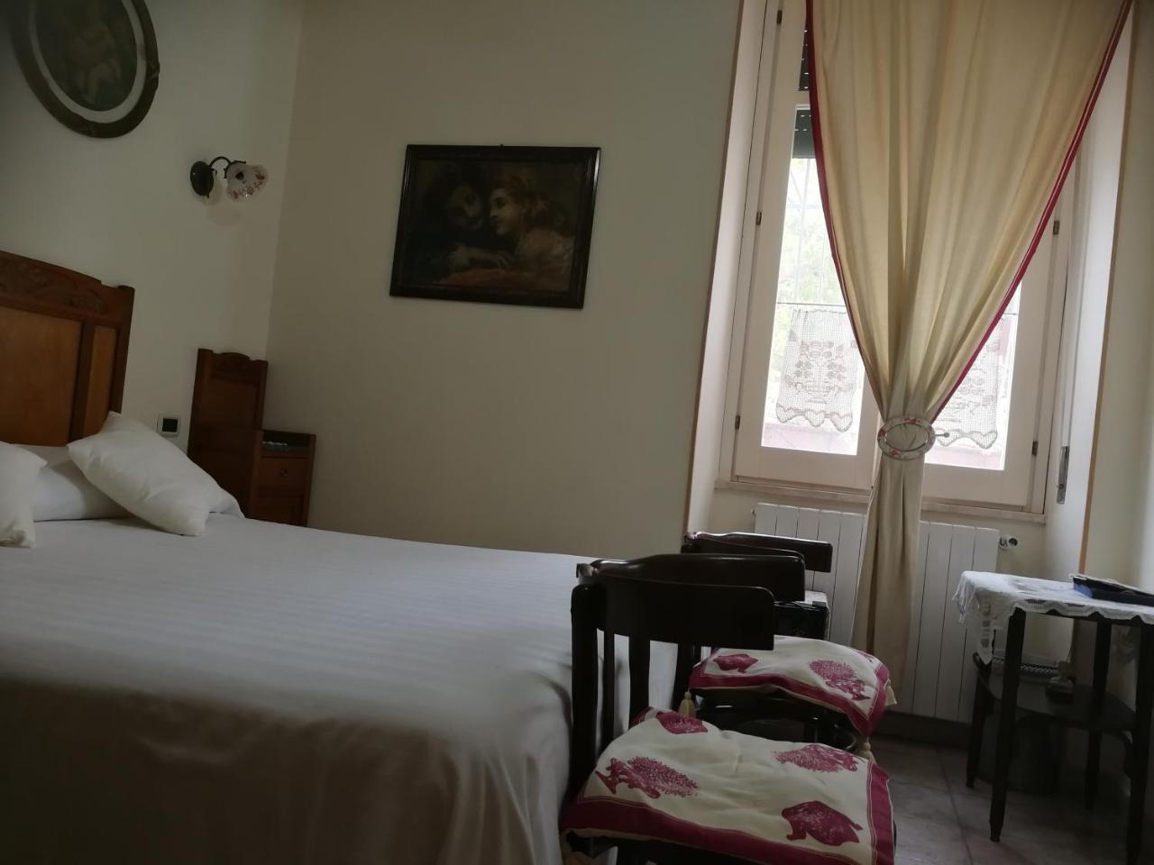 Double or Twin Room Private Bathroom