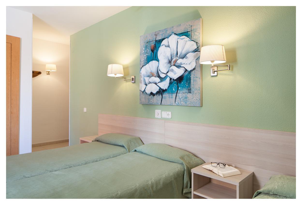 Single Room,697174923:JPEG