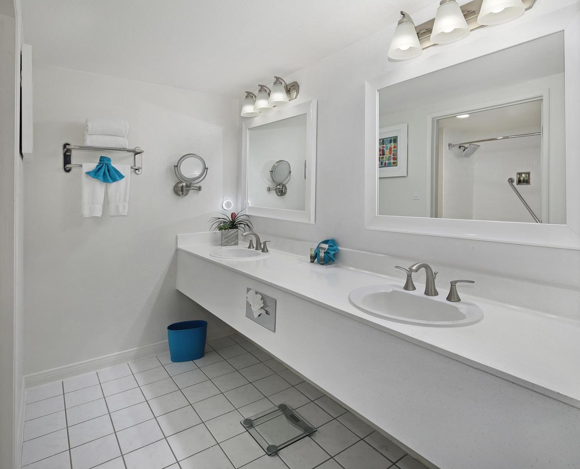 Executive King Room with Two King Beds,1211051722:JPEG