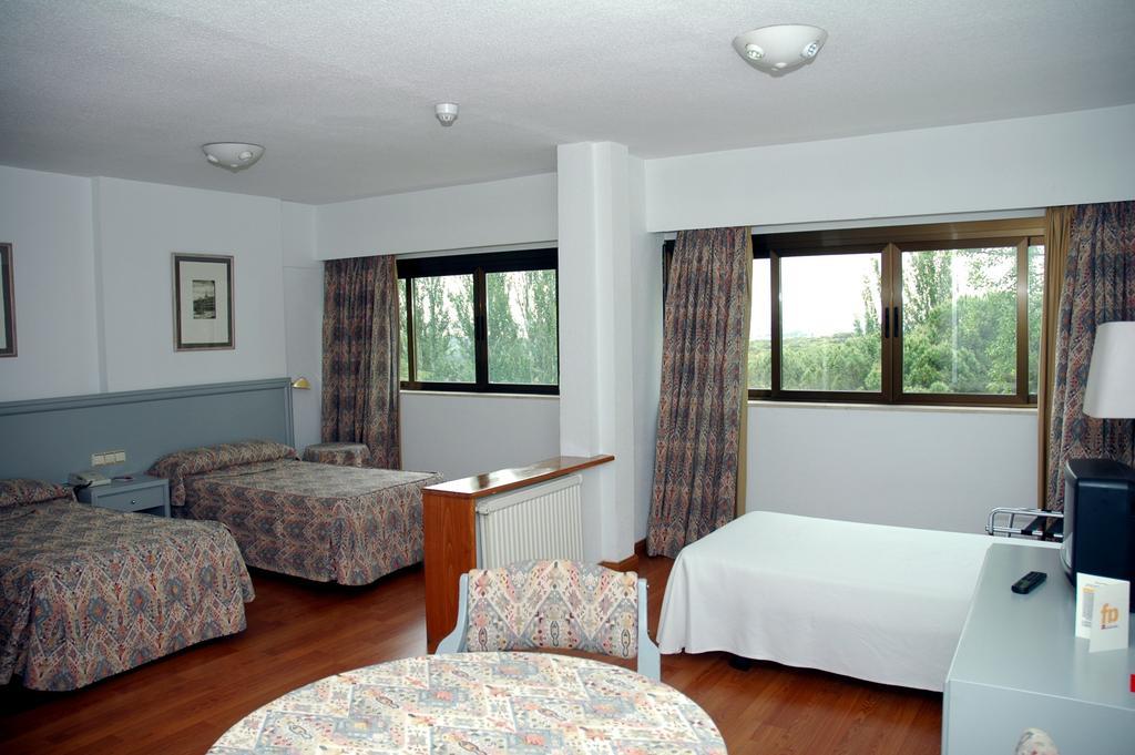 Triple Room,70390730:JPEG