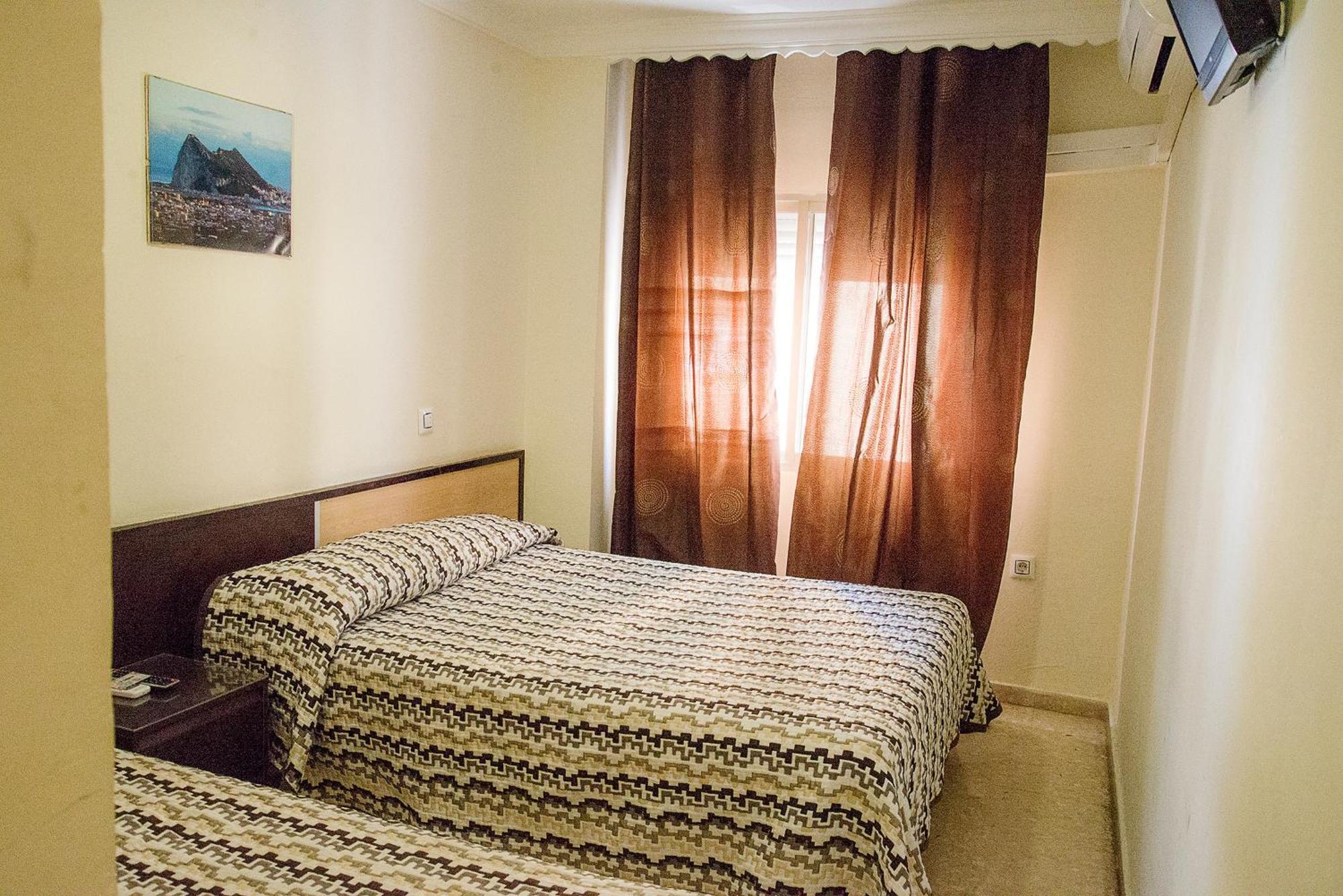Large Twin Room,704103391:JPEG